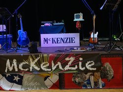  <a style='color: #fff;' href='/uploaded/photo/apres-midi-avec-les-mckenzie-5aa7fcf1663cd.jpg'>(Télécharger)</a>