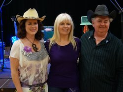  <a style='color: #fff;' href='/uploaded/photo/apres-midi-avec-les-mckenzie-5aa7fcfb613ed.jpg'>(Télécharger)</a>