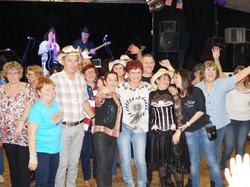  <a style='color: #fff;' href='/uploaded/photo/apres-midi-avec-les-mckenzie-5aa7fd6e3c82e.jpg'>(Télécharger)</a>