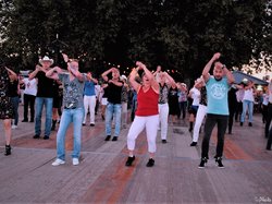  <a style='color: #fff;' href='/uploaded/photo/dansons-sur-les-quais-5b576804804a7.jpg'>(Télécharger)</a>