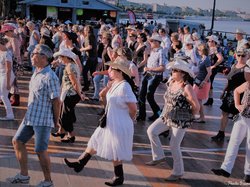  <a style='color: #fff;' href='/uploaded/photo/dansons-sur-les-quais-5b576816e6a64.jpg'>(Télécharger)</a>